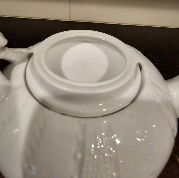 Vintage paris royal solid white teapot with coral shaped handle and lid - Picture 8 of 10